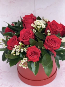 red-rose-hat-box
