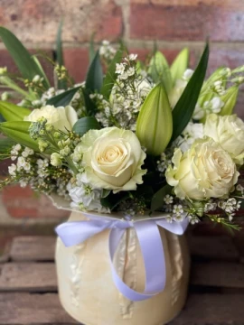 vanilla-hand-tied
