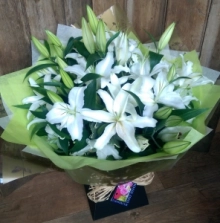 lovely-lily-aqua-bouquet