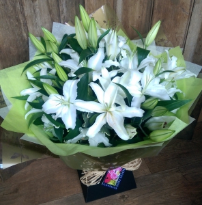 lovely-lily-aqua-bouquet