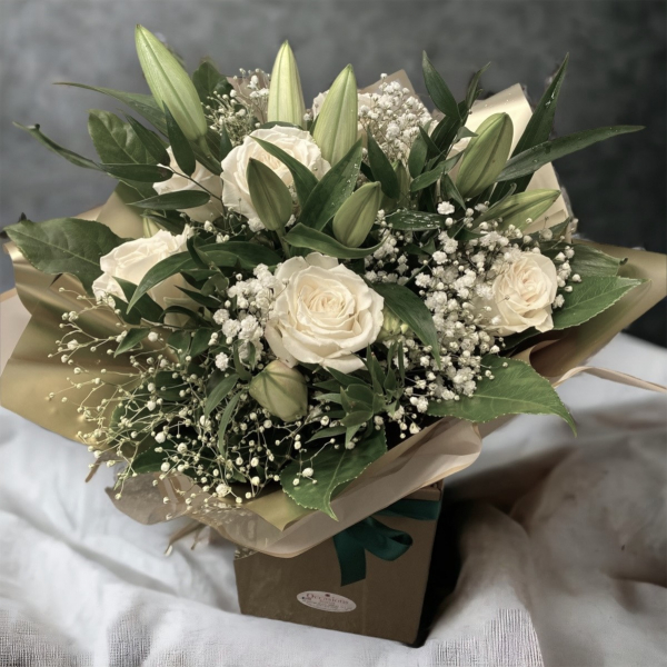 white-roses-and-lilies