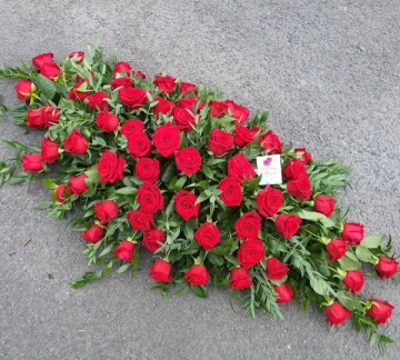 red-rose-casket-spray