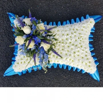lge-bluewhite-pillow