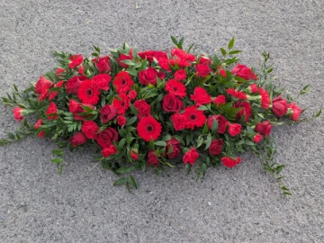 red-mixed-casket-spray