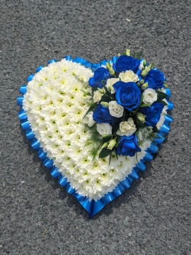 heart-with-blue-roses