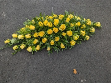 yellow-rose-casket-spray