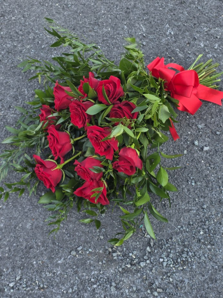 12 red rose tied sheaf