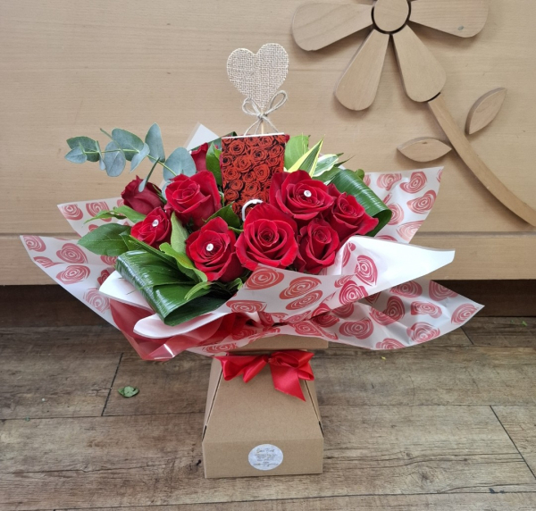 12 red roses