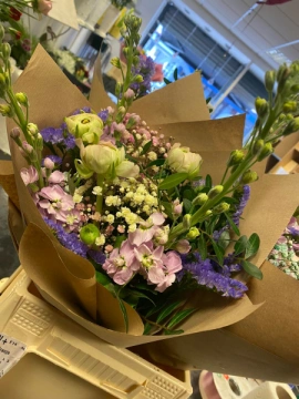 purple-and-cream-handtie