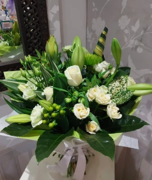 radiant-handtied-bouquet