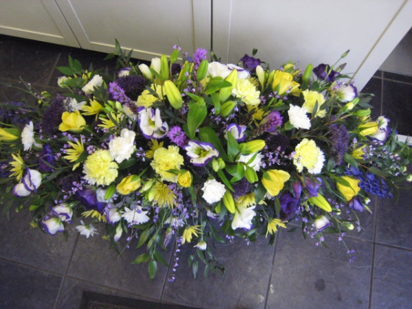 Yellowblue coffin spray