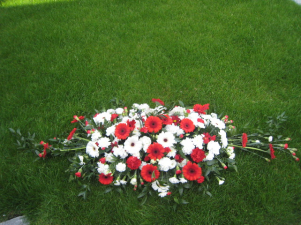 red-white-coffin-spray