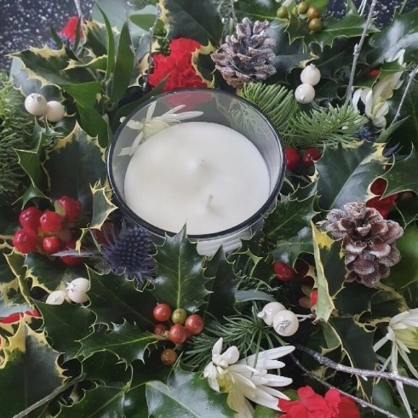 Christmas candle arrangement