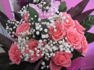 pink-rose-handtied