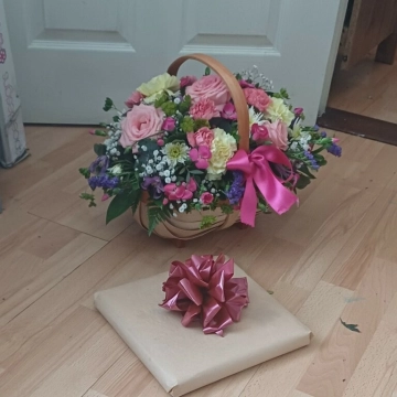 basket-and-chocolates