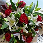 rose-and-lilly-handtied