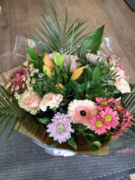peach-hand-tied-bouquet