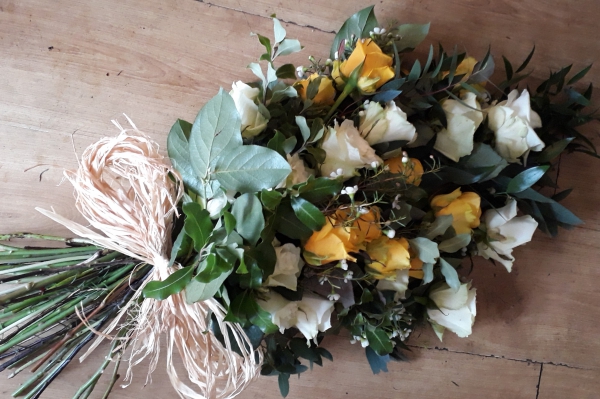 roses-tied-sheaf