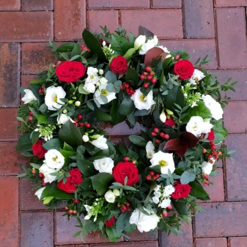 red-and-white-wreath