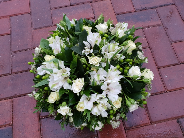 white-and-green-posy