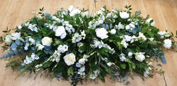 white-and-green-des