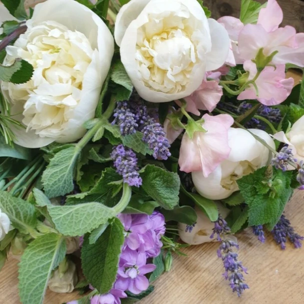 scented-seasonal-hand-tie