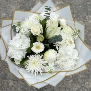 classic-whites-handtied