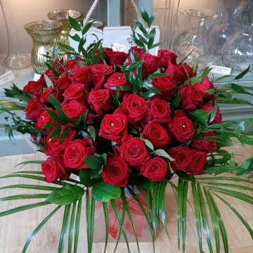 50-red-roses