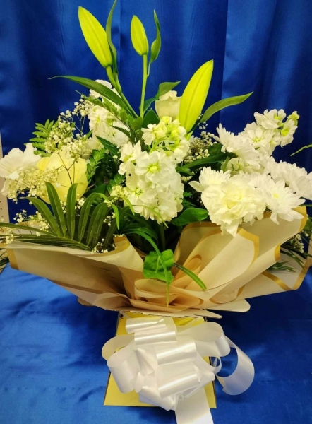 Ivory elegance box bouque