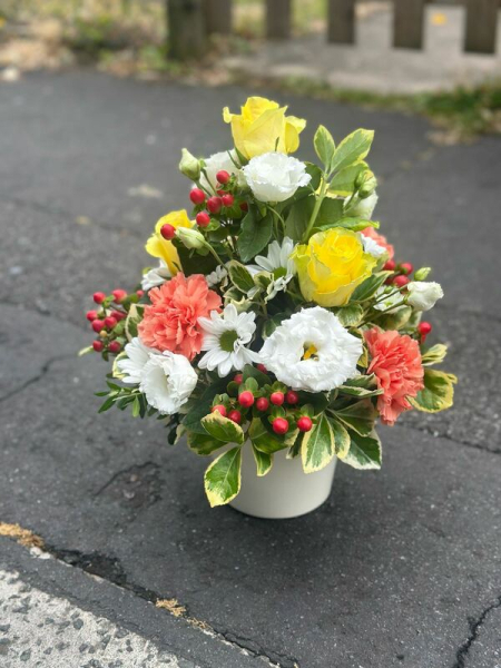 Sunny charm arrangement