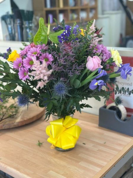 Radiant garden glow vase