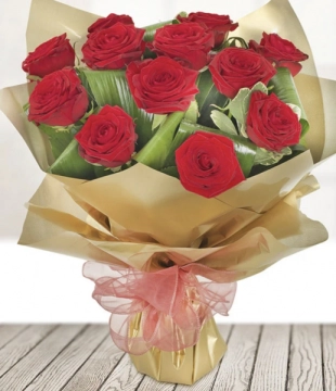 12-golden-red-roses