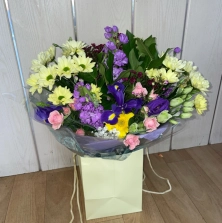 bag-arrangement-in-spring-colours