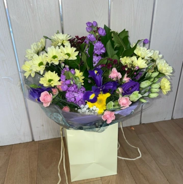 bag-arrangement-in-spring-colours