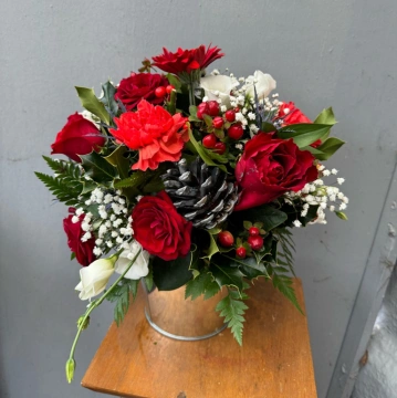 xmas-zinc-pot-arrangement