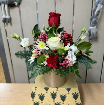 gold-pot-arrangement