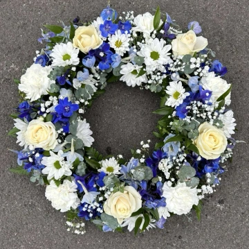 blue-and-white-wreath