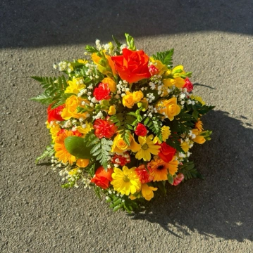 autumnal-posy-in-a-dish