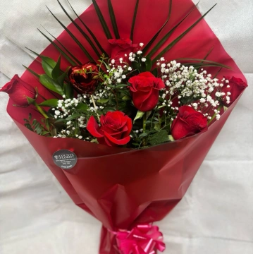 6-red-rose-bouquet