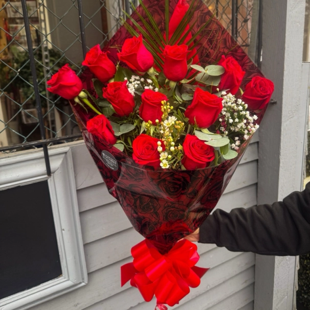 12 x red rose bouquet