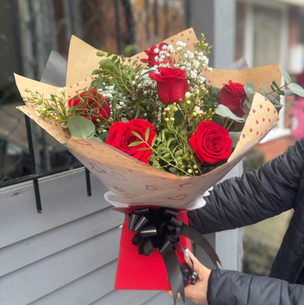 6 x red rose aquapack