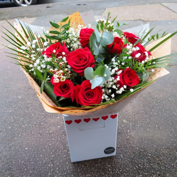 12 x red rose aquapack