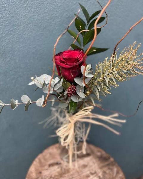 1 single red rose vase