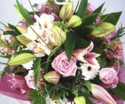 a-luxury-hand-tied-bouque