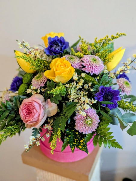 Spring blossom hatbox