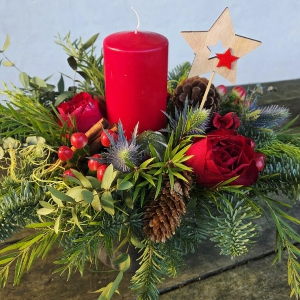Festive reds table arrangement