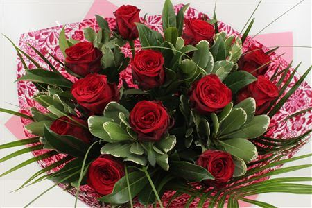 Dozen red roses