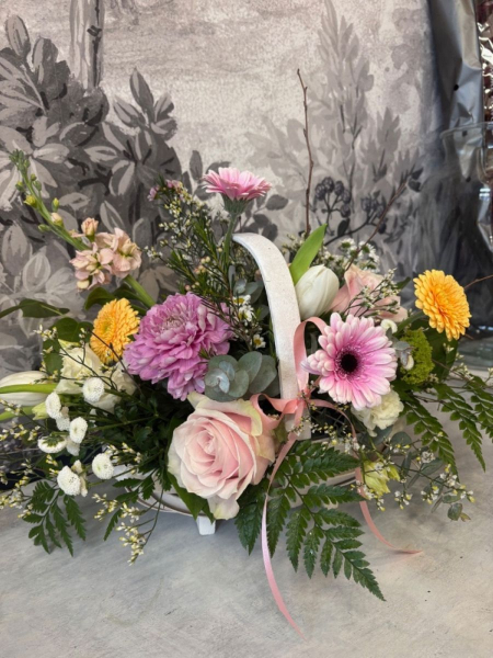 Pastel basket
