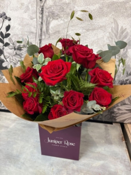 Dozen red roses