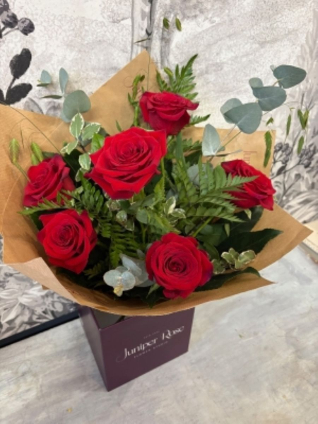 Half dozen red roses
